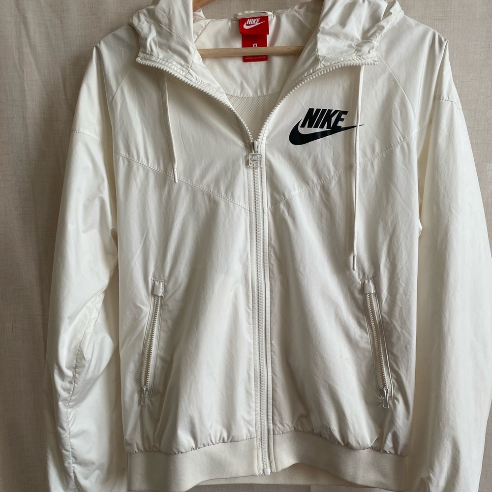 NEW W/O TAGS NIKE WHITE WINDBREAKER